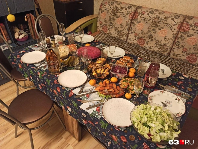 12. Стол на 7 персон | Источник: читатель 63.RU