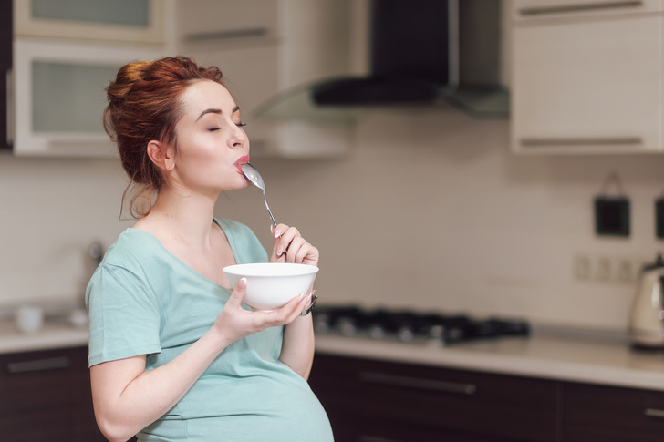 Какая еда в рационе беременной делает младенца счастливым еще до рождения