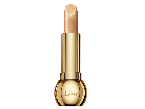 Помада Diorific станет ярким акцентом в макияже. Как вариант, ее можно нанести неплотным слоем поверх помады другого цвета, чтобы создать золотые переливы цвета.