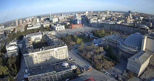 Улицу Депутатскую ужу перекрыли, на дороге установили большегрузы | Источник: «Электронный город»