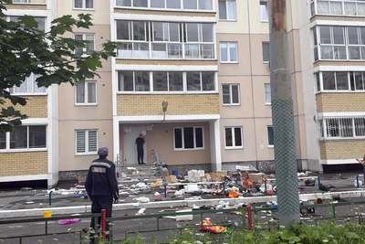 Женщина выпала с балкона в Екатеринбурге после скандала