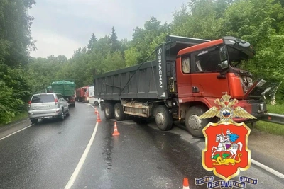 Грузовик врезался в маршрутку в Подмосковье: двое погибших