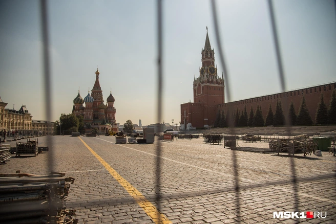В столице ввели режим контртеррористической операции, город заполнили полицейские посты и спецтехника | Источник: Дарья Шутова / MSK1.RU