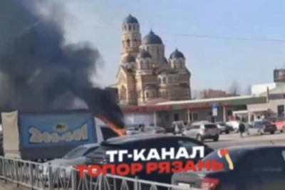 У Полетаевского рынка в Рязани загорелась ГАЗель