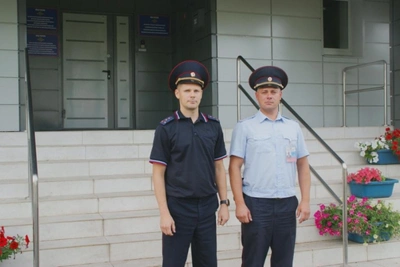Сотрудники ГИБДД спасли пожилого водителя