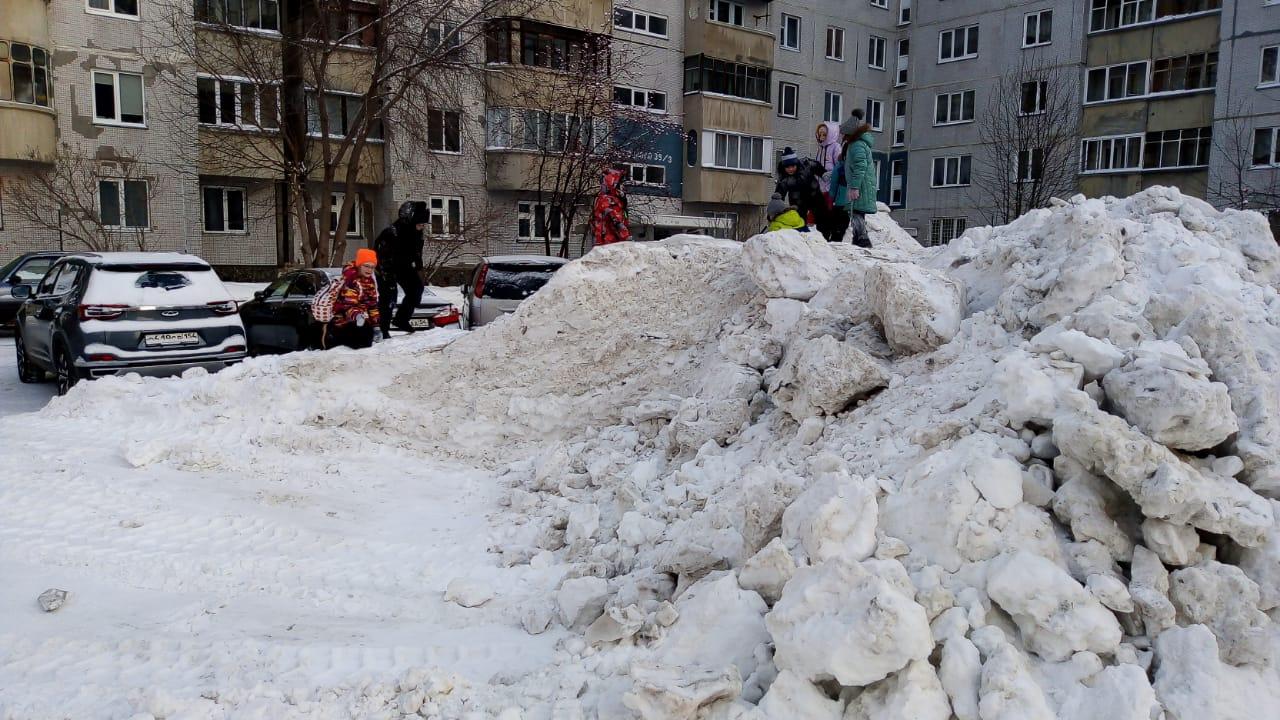 Построенную многодетным отцом горку снесли в Октябрьском районе в  Новосибирске - 27 января 2022 - НГС.ру