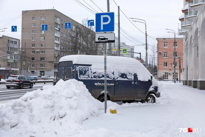 У Толубинского моста места тоже не тронуты техникой | Источник: Артем Бауман / 76.RU