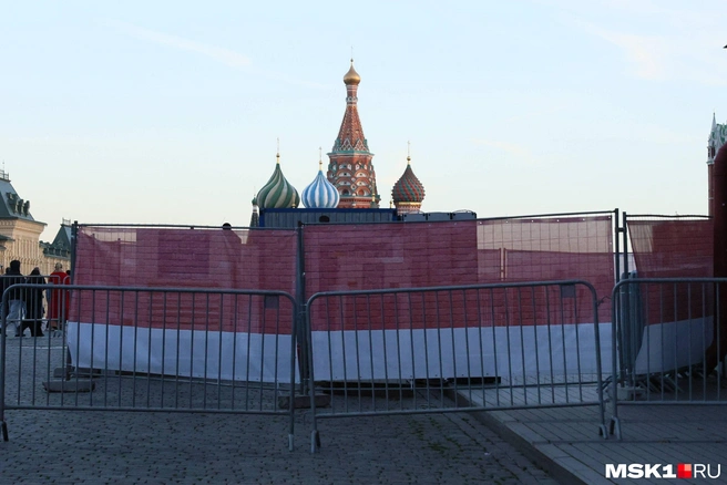 Что происходит возле Кремля, где готовятся к началу саммита «Россия&nbsp;— Африка» | Источник: Артем Устюжанин / MSK1.RU