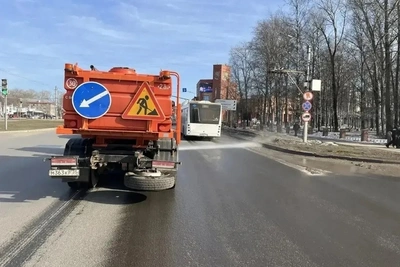 Череповец приступил к мойке городских дорог