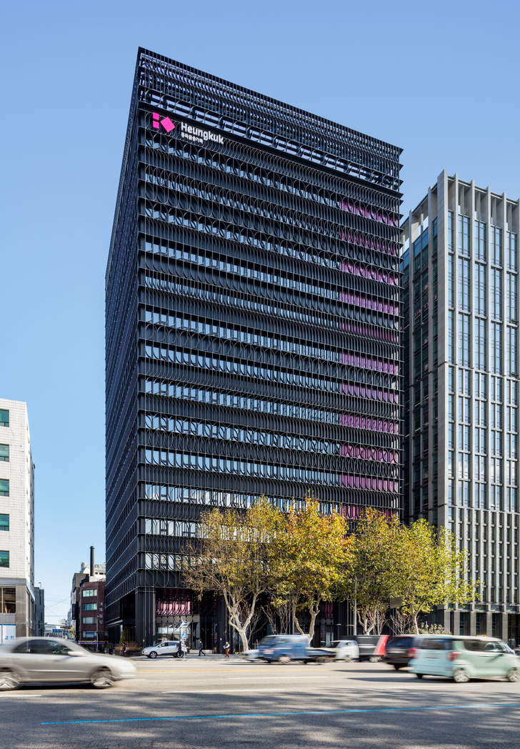 Офисная башня c ажурными фасадами в Южной Корее