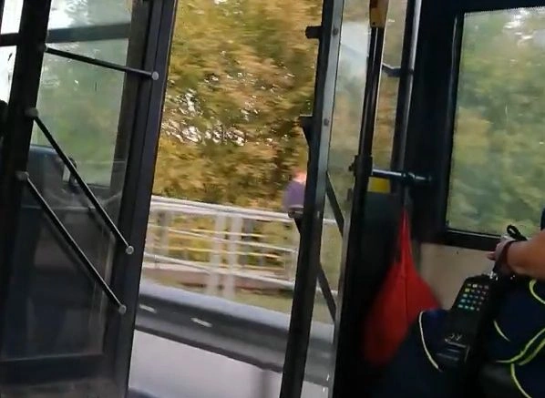 Видео: рязанский троллейбус едет «в режиме проветривания» | ya62.ru