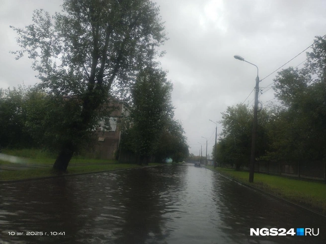 Можно плыть на сапборде | Источник: пользователь «Вадим))» / @ngs24_krsk / Telegram
