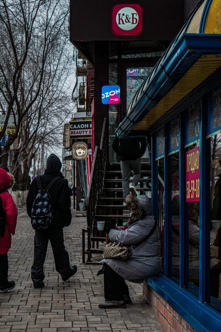 Фотограф решил, что на стрит-съемку нужно выбираться компаниями | Источник: Дмитрий Доценков