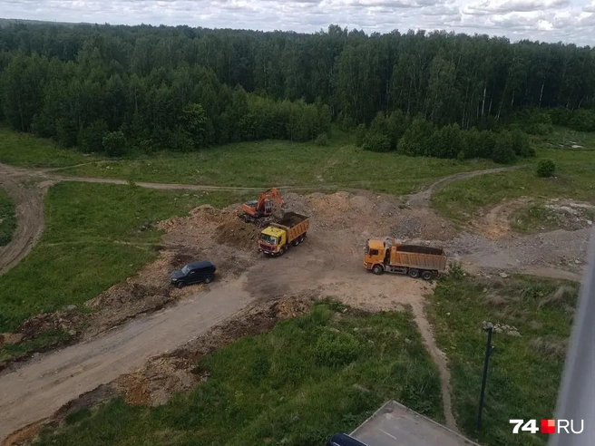 Дорожная техника снова заработала на улице Клайна 3 июня | Источник: читатель 74.RU