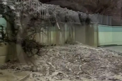 Оползень в Сочи движется к жилому комплексу после дождей