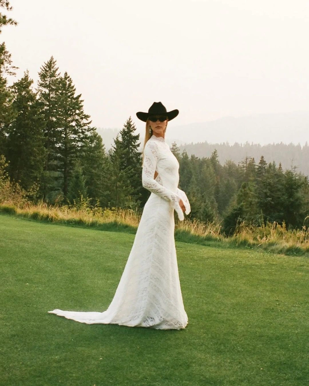 Источник: voguemagazine / Instagram (экстремистская организация, деятельность запрещена на территории РФ)