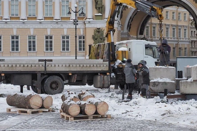 New Year's tree removed from Palace Square