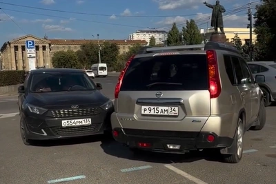 Массовое ДТП на парковке в Волгограде устроила пожилая женщина