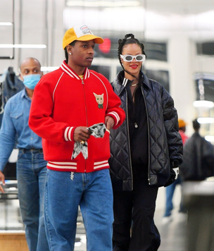 Рианна, A$AP Rocky и их новорожденный малыш в калифорнийском аэропорту