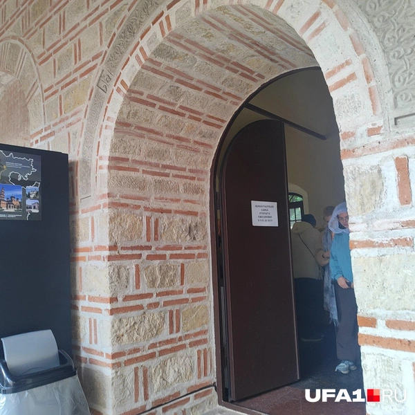 Сувенирная лавка — вход | Источник: Марина Каримова / UFA1.RU