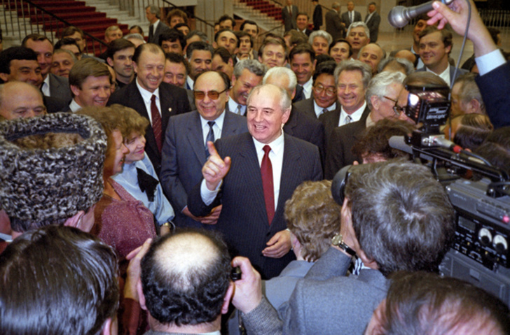 Закончил холодную войну и развалил СССР: с чем вошел в историю Михаил Горбачев