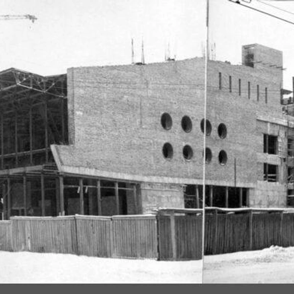 В декабре 1978 года Музыкальный театр только строился, а сейчас он украшает город | Источник: Эмилия Мамакина / Pastvu.com