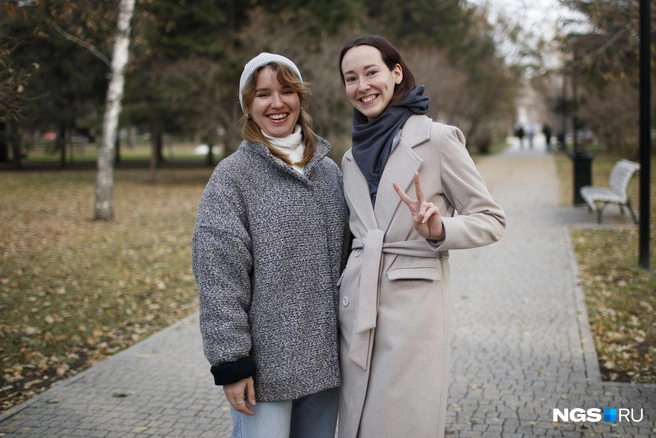 Девушки уже строят планы на новогодние каникулы | Источник: Андрей Бортко / NGS.RU