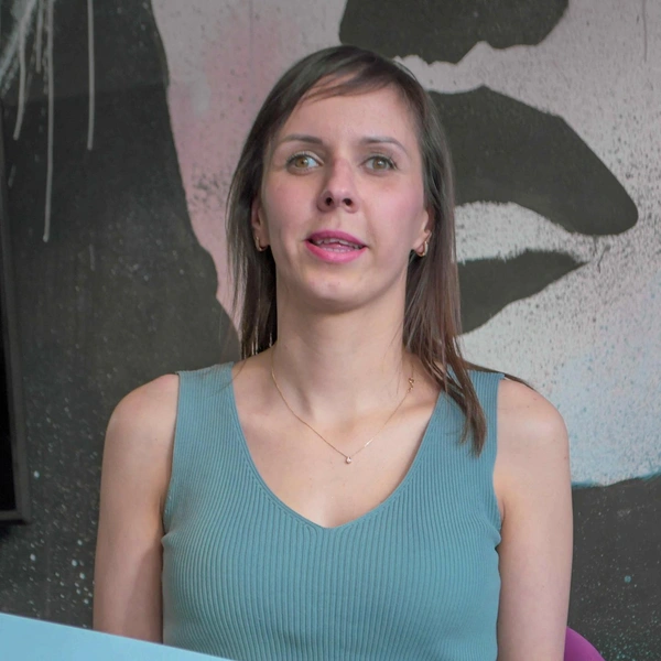 — Один из наших проектов — книга «Лабрадушные истории». Мы собрали рассказы незрячих людей, которые она написали от лица своих собак-поводырей. В сборник вошли и два рассказа от Геры. Издание ориентировано на детей, потому что они — наше будущее. И здорово, если для них собака-поводырь и незрячий человек в автобусе не будут чем-то страшным. Хотим, чтобы инклюзия стала нормой | Источник: Ольга Лифанова / vk.com