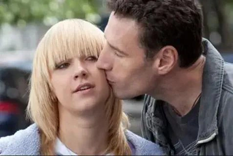 Сериал «Ранетки» Абдулов считает пусть и не очень качественным, но добрым | Источник: кадр из сериала «Ранетки»