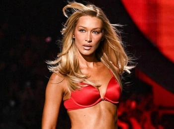Белла Хадид вернулась на подиум Victoria's Secret — еще красивее, чем когда-либо