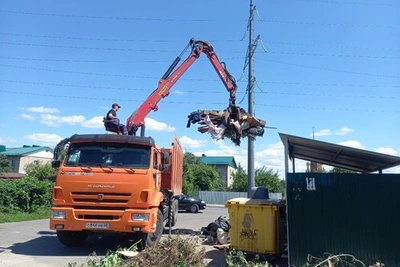 Рабочие муниципалитета ежедневно ликвидируют мусорные навалы