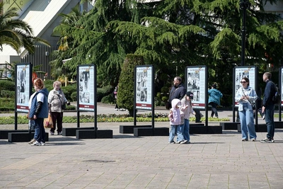 В Сочи на площади Флага открылась выставка о госпиталях