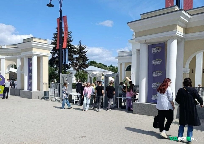 К обеду народ начал подтягиваться на ВДНХ | Источник: Сергей Галицкий \ 62.RU