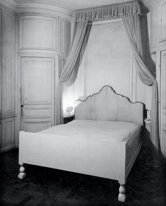 Спальня в парижской квартире Франка, 1938. Кровать, дизайн Поля Родоконачи.