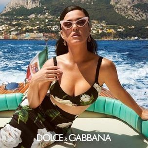 Кэти Перри флиртует с рыбаком и носит Dolce&Gabbana