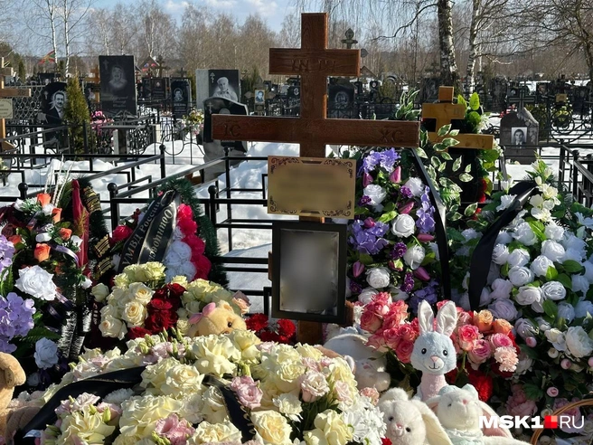 Как Звенигород простился с 13-летней девочкой, погибшей вместе со своими друзьями на реке | Источник: MSK1.RU