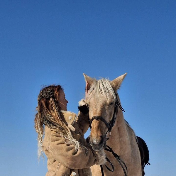 Свои экскурсии Вячеслав Карманов превращает в настоящее шоу, и особенно это ценят те, кто делится своей жизнью в соцсетях | Источник: Вячеслав Карманов