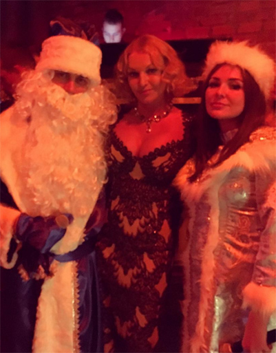 Балерина Анастасия Волочкова веселилась в одном из столичных ресторанов | Источник: «Инстаграм» (запрещенная в России экстремистская организация)