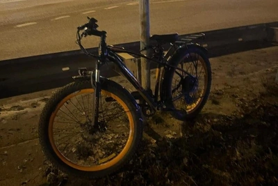 Легковой автомобиль сбил велосипедистку на трассе в Воронежской области