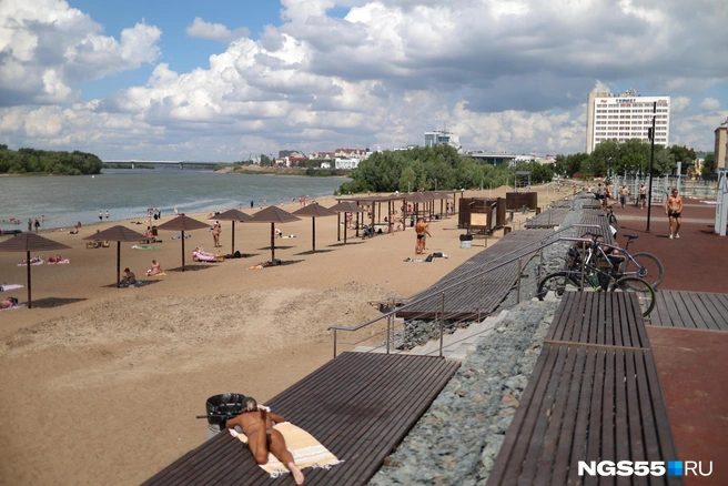 Позагорать можно не только на песке | Источник: Евгений Софийчук / NGS55.RU