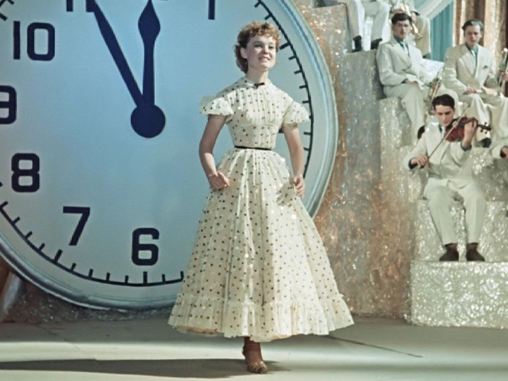 От «Бриллиантовой руки» до «Войны и мира»: культовые платья советского кино, которые вошли в историю