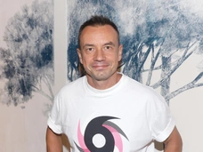 Три брака, выстрел в голову и попытка отнять дочку у жены. Солист «Дискотеки Аварии» Алексей Серов на острие атаки