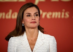 Все как обычно: Королева Летиция провела церемонию в Валенсии, несмотря на каталонский кризис