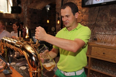 Пиво в Новый год: ответы эксперта и ИИ