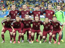 Как российских футболистов поддерживают жены