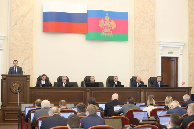 О поправках рассказал рредседатель комитета по вопросам топливно-энергетического комплекса, транспорта и дорожного хозяйства Иван Тутушкин | Источник: пресс-служба Законодательного Собрания Краснодарского края
