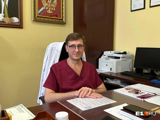 Юрий Семенов сообщил о своем назначении сотрудникам НИИ&nbsp;ОММ. Сотрудникам УГМУ этого пока не объявили | Источник: Ксения Маринина / E1.RU 