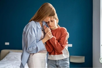 «Спустя годы абьюза родители вдруг начали обо мне заботиться. Но меня это только бесит!»