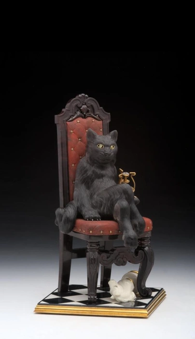 Кот Бегемот, Геннадий Пылин, 2000, обсидиан, яшмы, кахолонг, хризолиты, золото, серебро | Источник: hermitagemuseum.org/