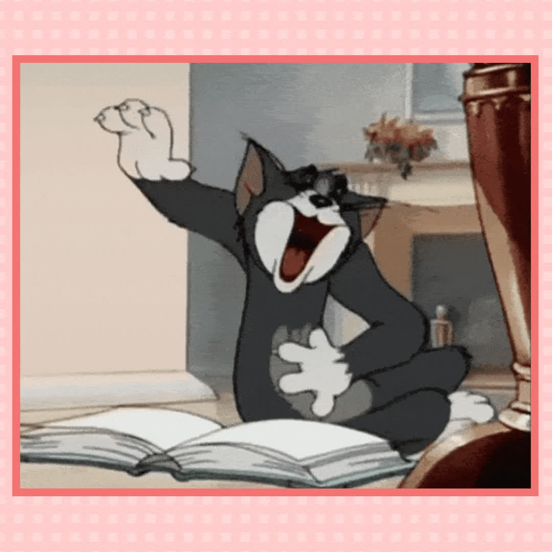 Том читает и смеется. Кот том смеется. Том смеется над книгой. Том и Джерри кот смеется. Том и Джерри том смеется.